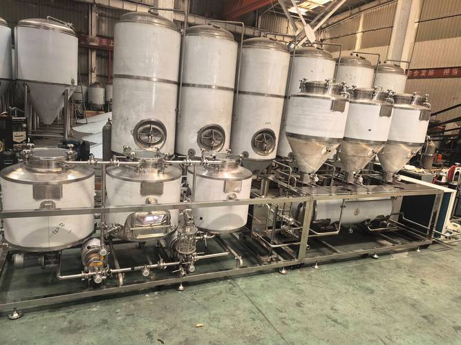 乌鲁木齐数控啤酒设备多少钱一套？新手开精酿酒吧能直接上手吗